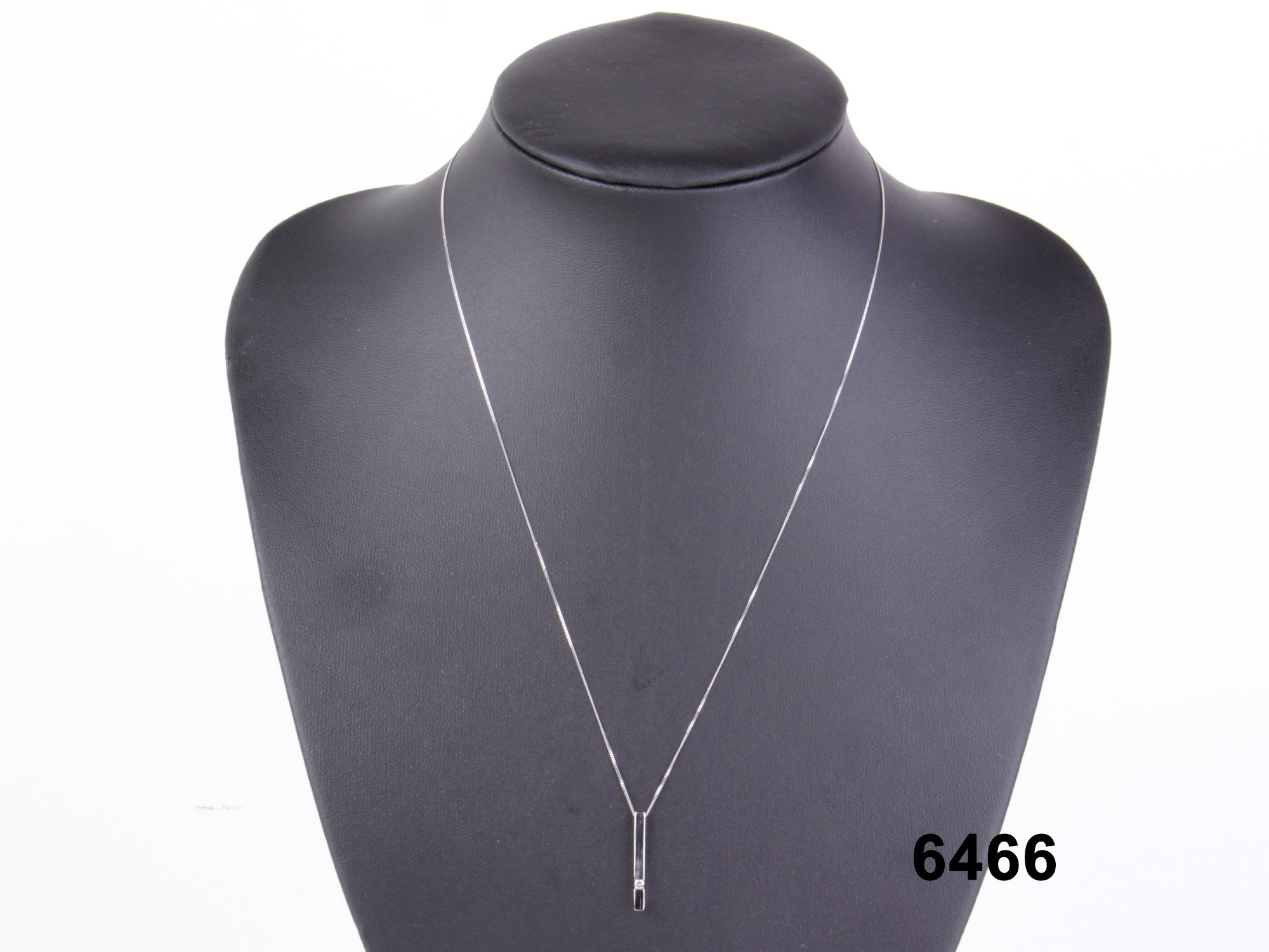 9 Carat Necklace With Diamond
