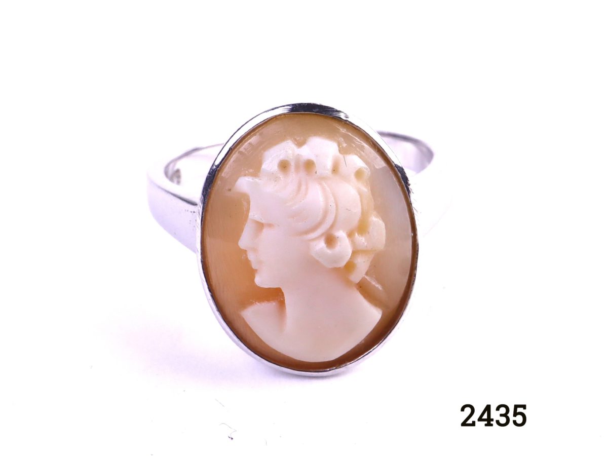 925 Sterling silver cameo ring. Ring size N / 6.5. Cameo measures 20mm by 15mm. Main photo showing close up image of cameo front.