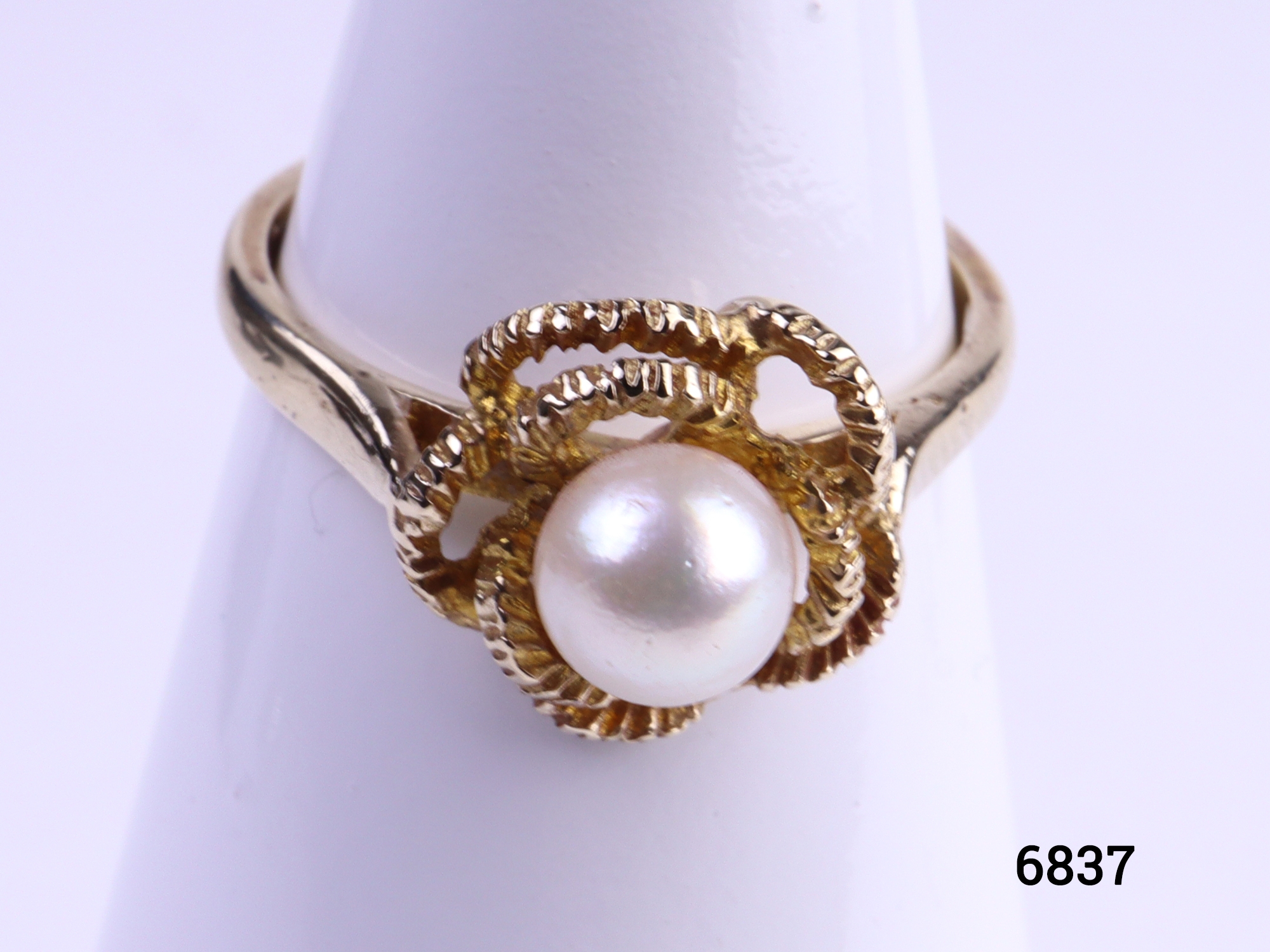 9 carat Gold Ring With Pearl