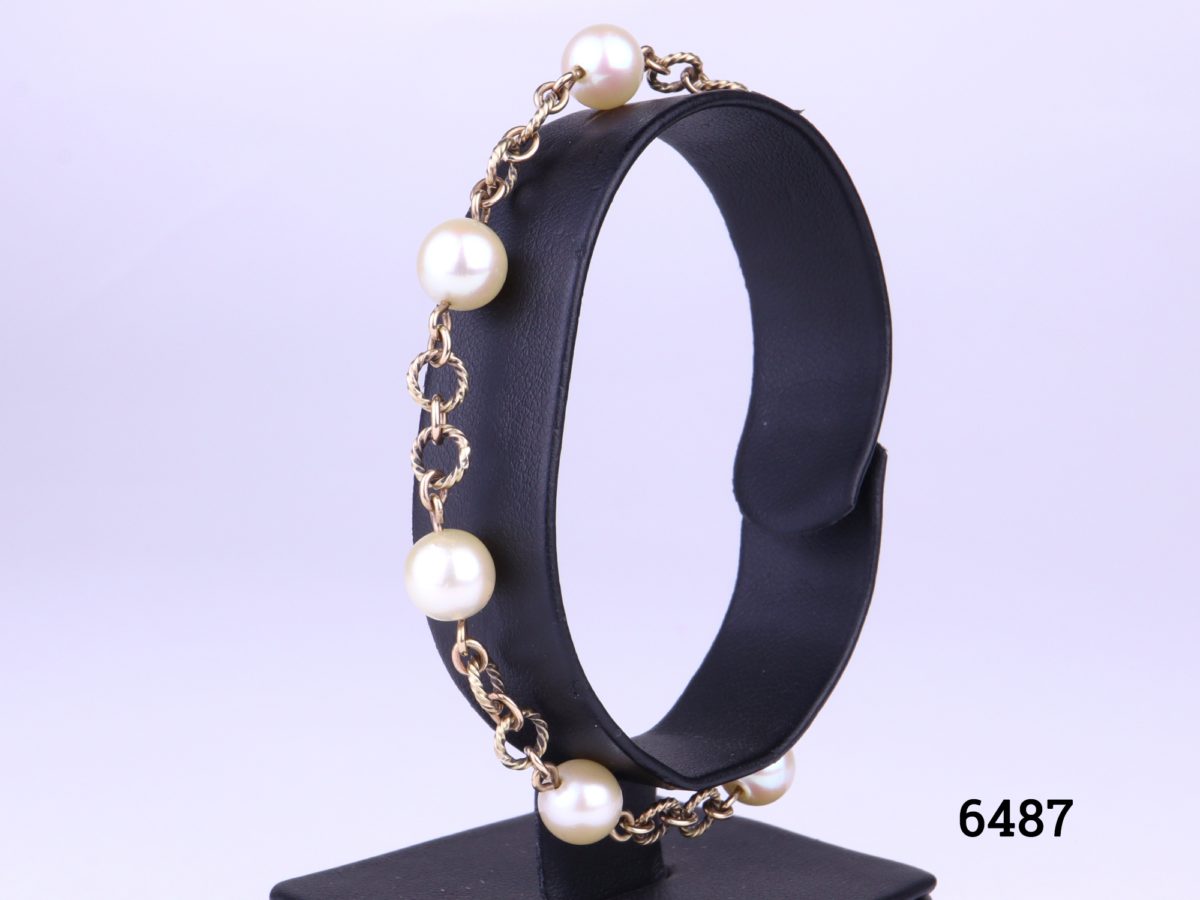 Vintage 9ct gold bracelet with pearls. Bracelet measures 185mm in length and weighs 6.8g Pearl width 6mm Photo of bracelet displayed on a stand from a side angle