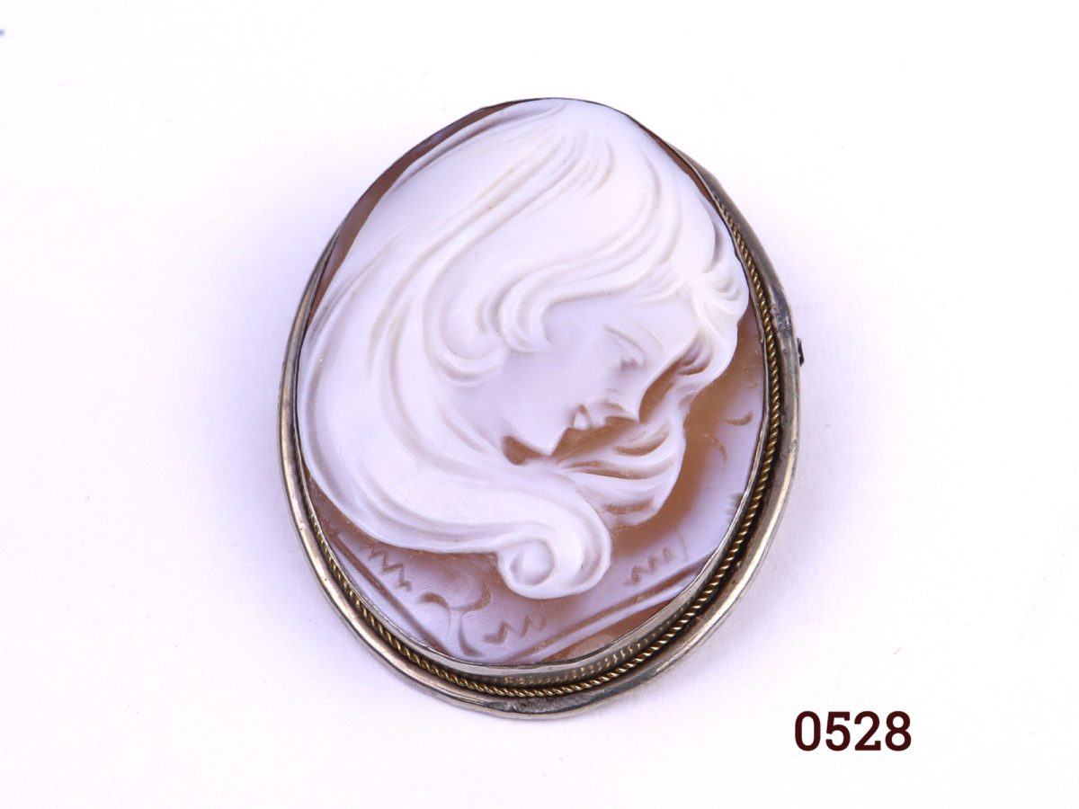 Continental silver cameo brooch which can also be worn as a pendant Hallmarked 800 for continental grade silver Main photo of front of brooch