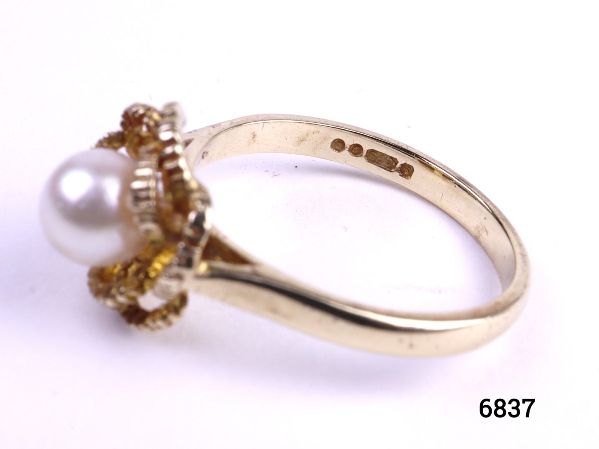 9ct gold ring with pearl Fully hallmarked 375 for 9 carat gold c1969 London assayed Makers stamp HB Size N / 6.5 Weight 2.5g Photo showing the full hallmark