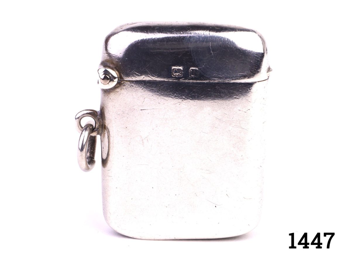 c1919 George V Birmingham assayed sterling silver vesta case. Fully hallmarked and made by Joseph Gloster Ltd. Main photo showing vesta from the side with hallmark on lid