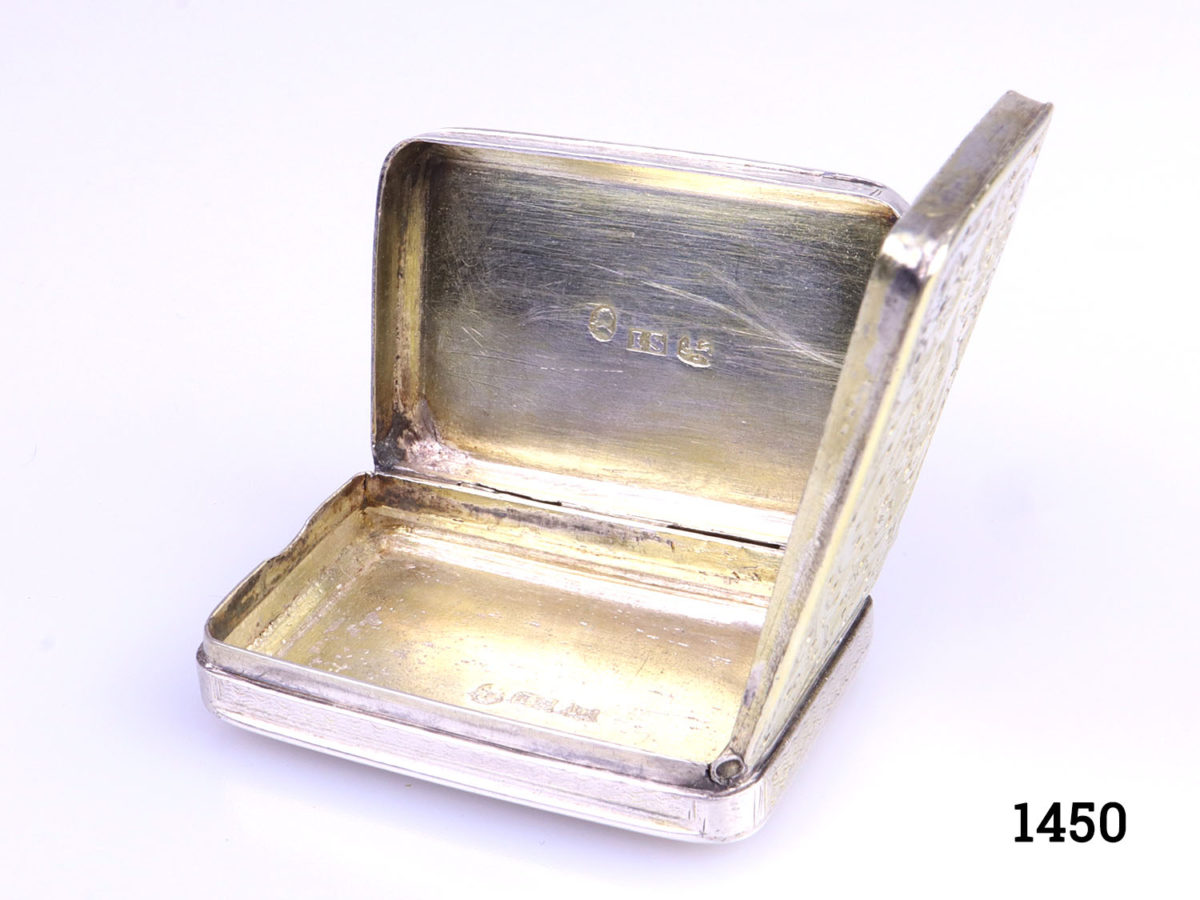 c1810 George III solid sterling silver vinaigrette with gilt interior. Birmingham assayed by John Shaw (1803-1825) Side view photo showing grille open