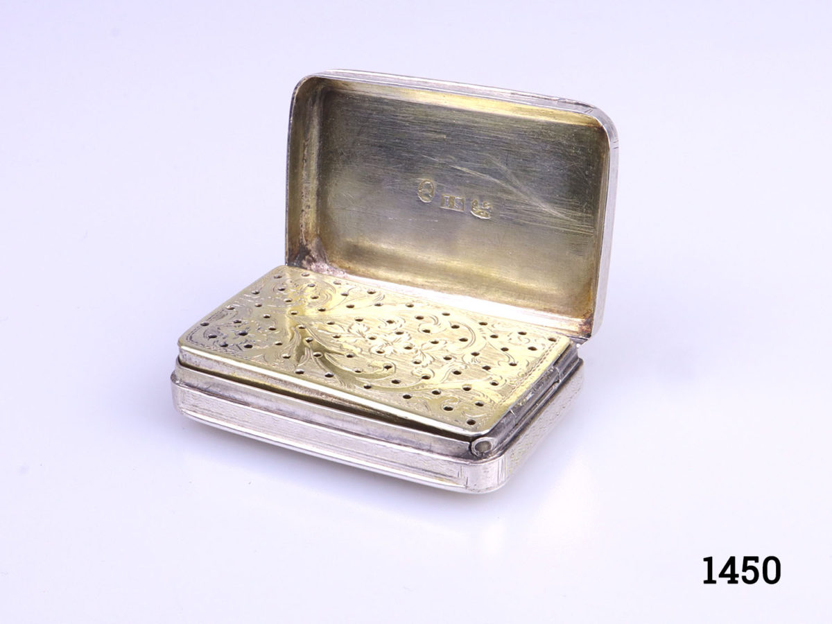 c1810 George III solid sterling silver vinaigrette with gilt interior. Birmingham assayed by John Shaw (1803-1825) Photo of vinaigrette with lid open showing the grille and gilt interior