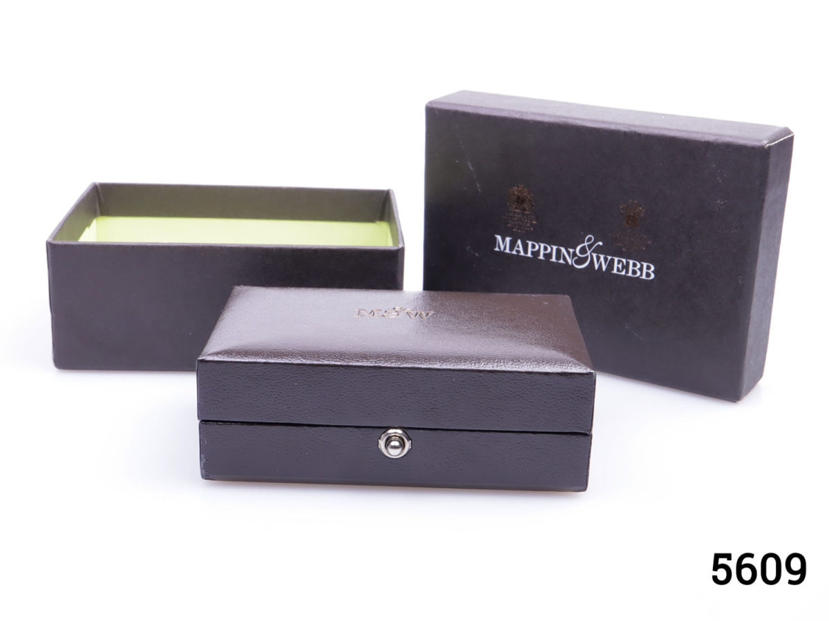 c1972 vintage Mappin & Webb apple and core cufflinks. Fully hallmarked on the core for 925 sterling silver with import mark. Comes in original box. Cufflinks weigh 19.1g Photo of both inner and outer Mappin & Webb boxesboxes