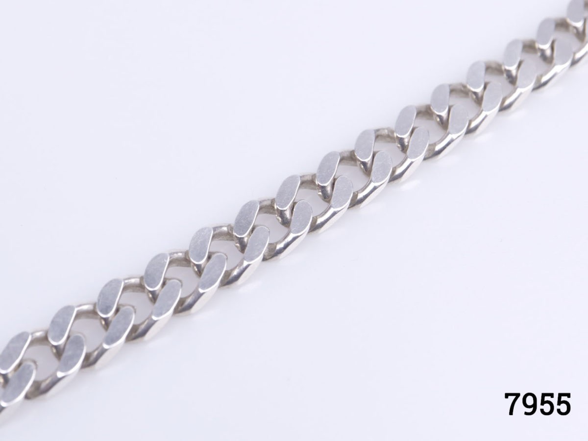 1970s solid sterling silver curb chain bracelet. Hallmarked 925 for sterling silver Close up photo of the curb chain links