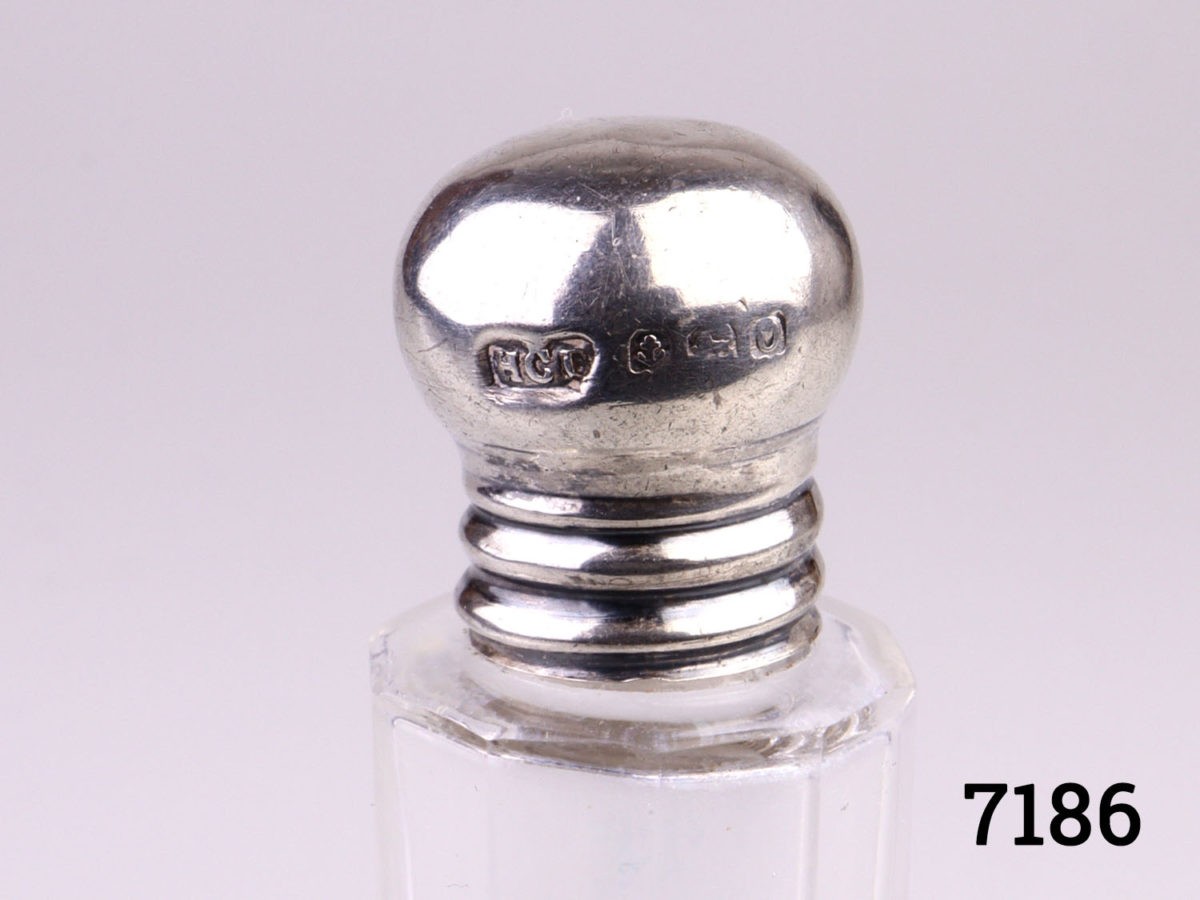 c1913 Birmingham assayed sterling silver screw-top lidded scent bottle. Fully hallmarked to side of the lid and made by Henry Clifford Davis. Measures 20mm in diameter at base Close up photo of the hallmark on the silver lid
