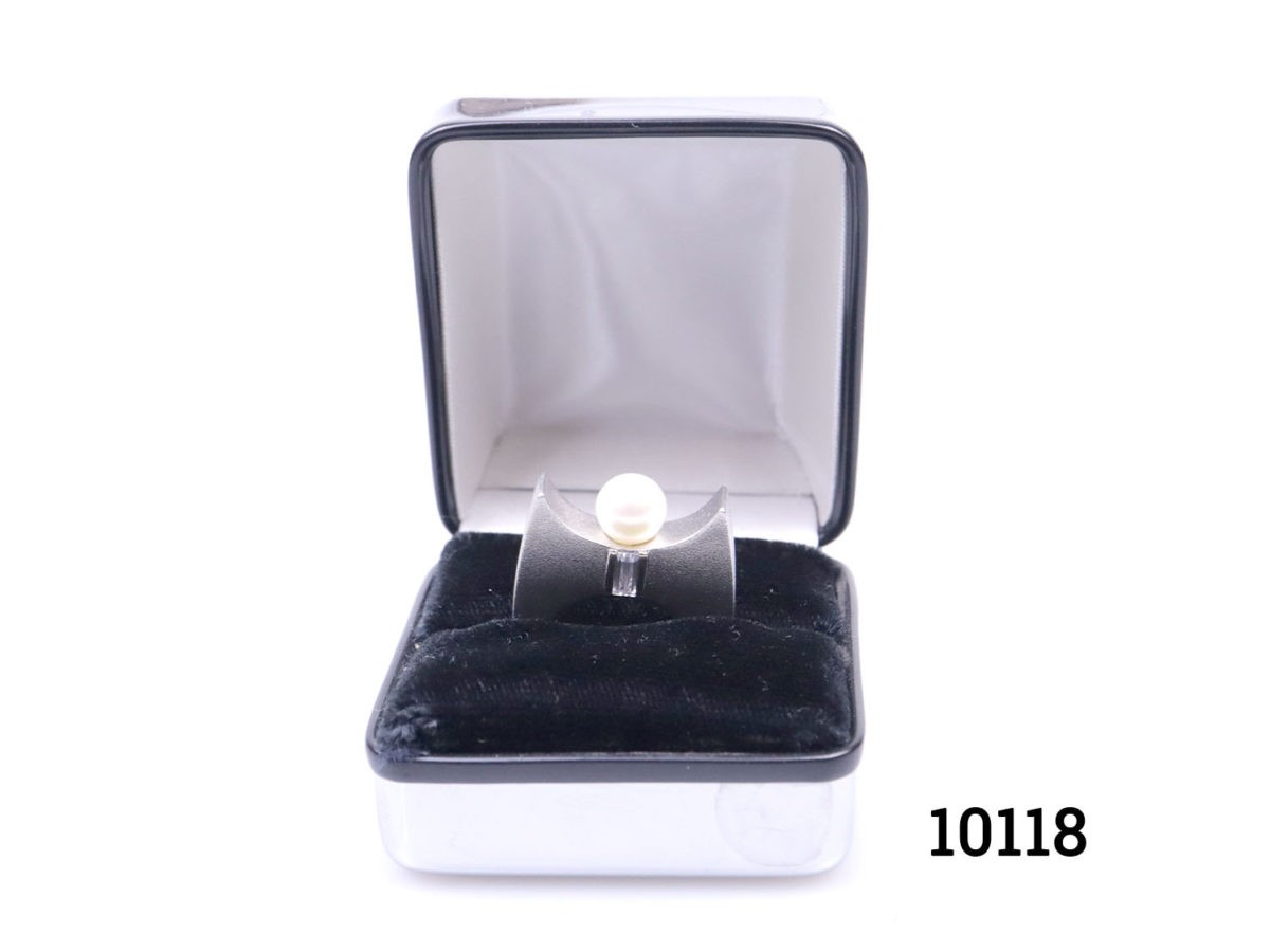 Chunky Modernist style sterling silver ring set with pearl to the centre and cubic zirconia to the sides below the pearl. Ring size P / 7.5. Ring weight 11.9 Photo of ring displayed in a box