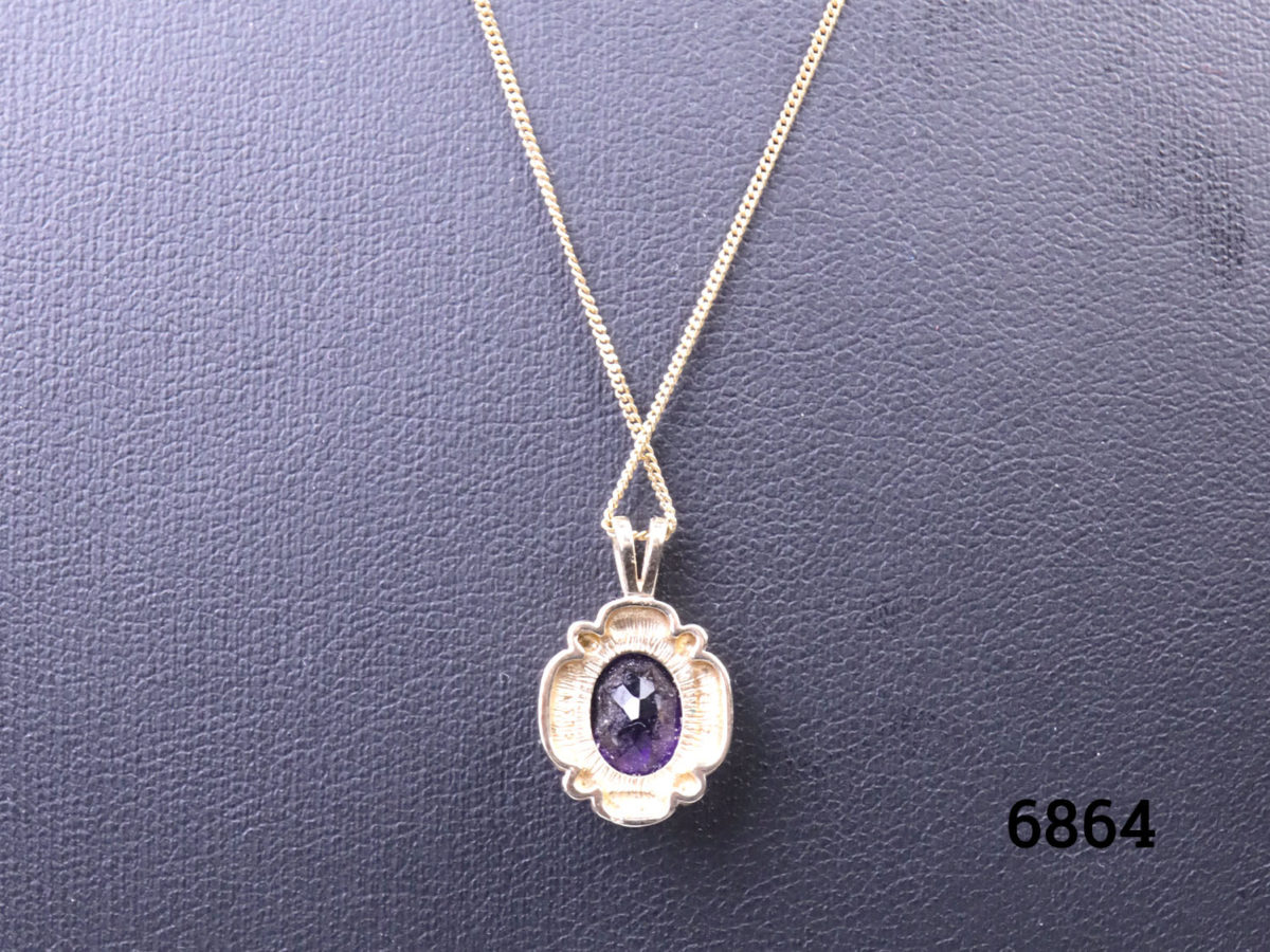 Vintage 9 karat gold fine necklace with a small 9 karat gold pendant set with oval cut amethyst stone. Pendant drop length 16mm Necklace chain length 500mm. Weight of chain and pendant 2.8 grams Close up photo of te back of pendant