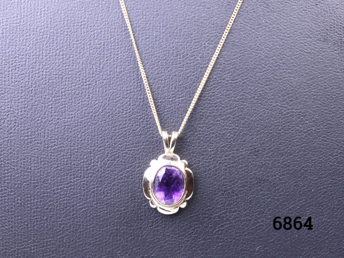 Vintage 9 karat gold fine necklace with a small 9 karat gold pendant set with oval cut amethyst stone. Pendant drop length 16mm Necklace chain length 500mm. Weight of chain and pendant 2.8 grams Close up photo of the pendant front