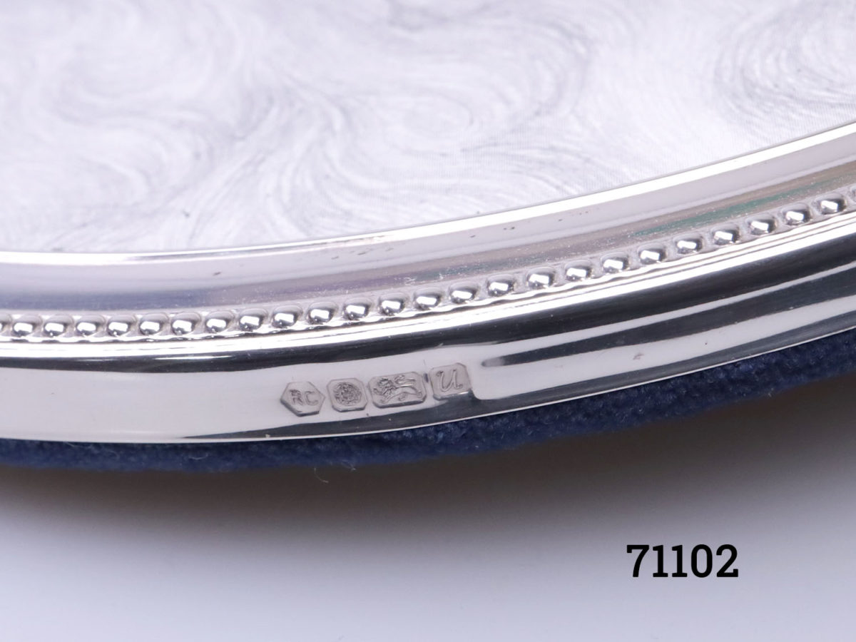 c1994 925 Sterling silver oval photo frame. Fully hallmarked to the side for Sheffield assay by Carr's. Photo of hallmark to the side of frame
