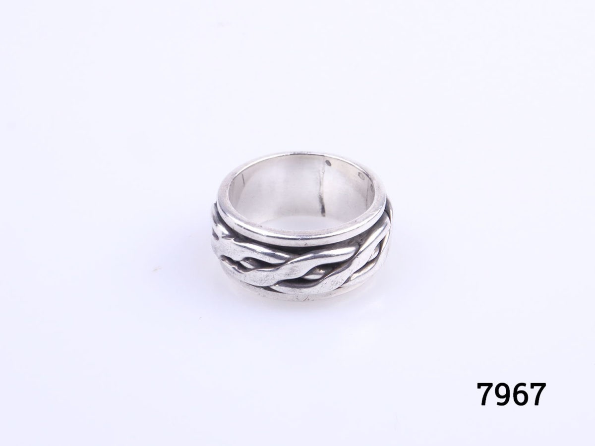 Vintage sterling silver spinner ring. Chunky ring with a Celtic knotwork spinner to the centre. Hallmarked Mexico 925 with a London assayed import mark. Ring size O / 7. Band width 8mm Photo of ring laid on a flat surface