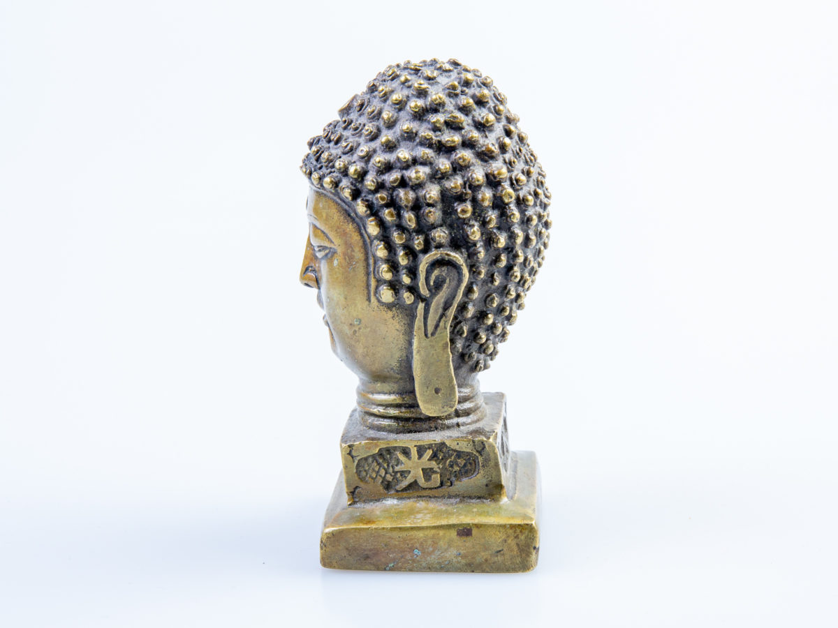 Vintage small brass Buddha head seal. Compact desk seal in solid brass with Chinese characters to the 4 sides below the head reading "The Light of Buddha Enlightens Broadly" Measures 42mm square at base and 50mm at widest point Photo of Buddha head from side profile (left ear)