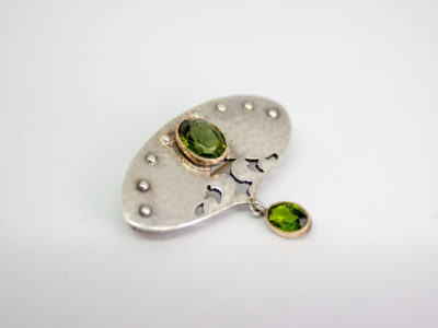 Art Nouveau brooch in 950 grade silver and peridot. Fine Art Nouveau brooch by Murrle Bennett & Co in a classic Art Nouveau design with 2 oval cut peridot stones. Hallmarked to the back. Main photo of brooch shown from the front and a slight side angle to the right