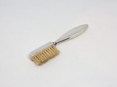 Antique sterling silver moustache brush. Small sterling silver moustache brush with bristles in very good condition. Hallmarked for Birmingham assay c1914 and made by Synyer & Beddoes of Vyse Street. A very fine piece of male grooming kit! Bristle area measures 32mm. Main photo of brush shown with bristle end facing bottom left of photo and handle to the top right.