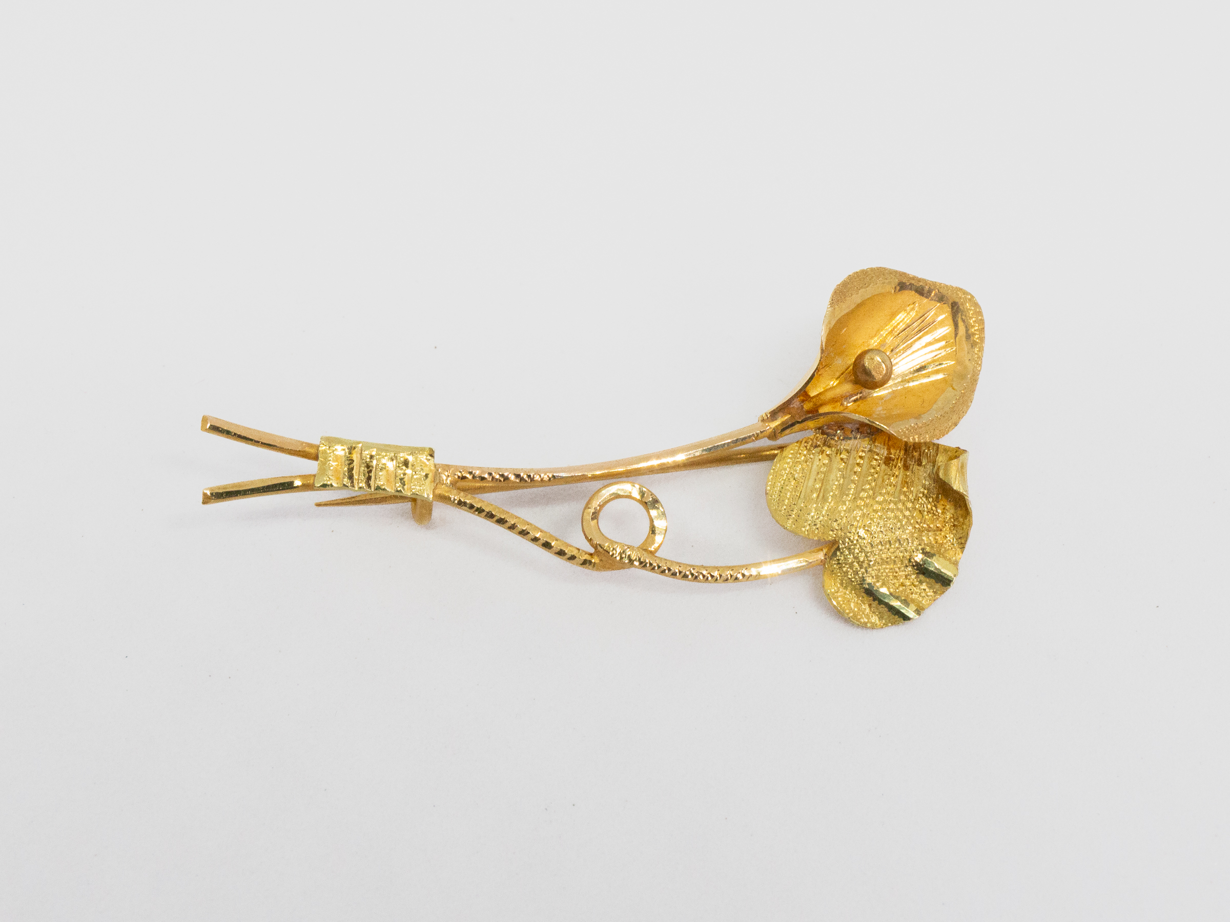 Lily brooch shop