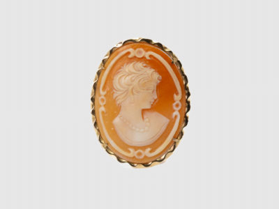 Antique 14 karat gold cameo brooch/pendant. Beautiful 19th century Victorian antique cameo brooch or pendant set in a 14 karat gold frame. Full hallmark to the back. Measures 40mm by 32mm and weighs 4.9gms Main photo of brooch shown on a flat surface and straight on.