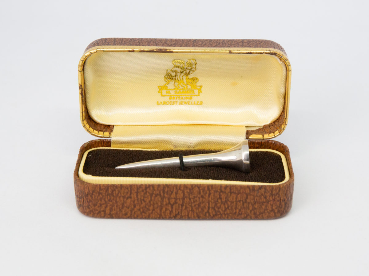 Vintage sterling silver golf tee. 925 Sterling silver golf tee fully hallmarked to the side for London assay c1978 and made by Ari D Norman. Comes in a small not original case. Lovely gift for the golf enthusiast. Golf tee measures approximately 50mm long and weighs 8.4gms. Main photo of tee displayed inside the box. Although the box is not original it looks the part!