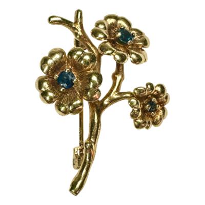 Vintage hallmarked 9 karat gold sapphire flower brooch. Weight 3.9 grams. Main photo of brooch seen from the front with sapphires to the centre of each of the 3 flower heads.